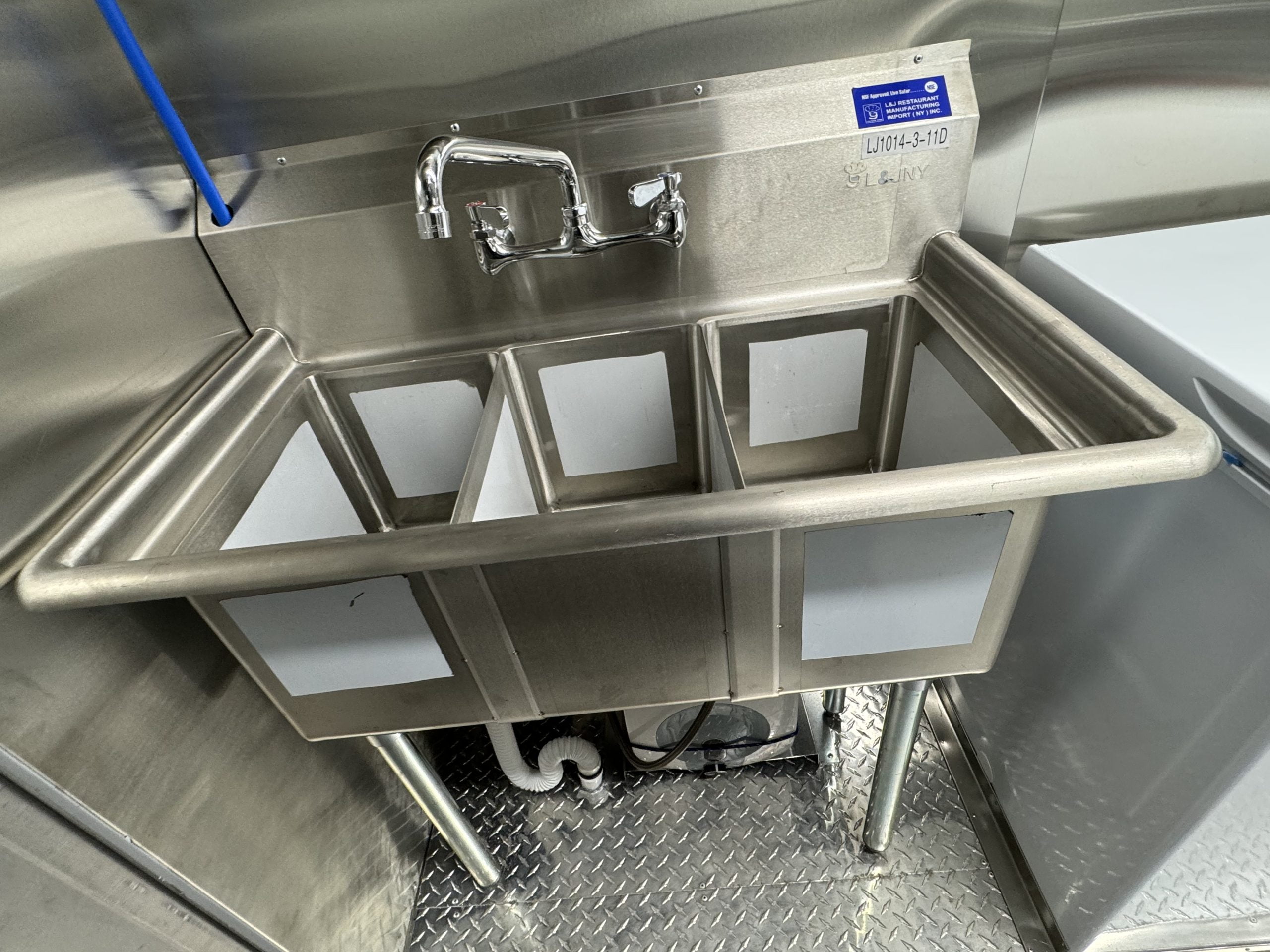 Three bay Sink - Mobile Kitchen