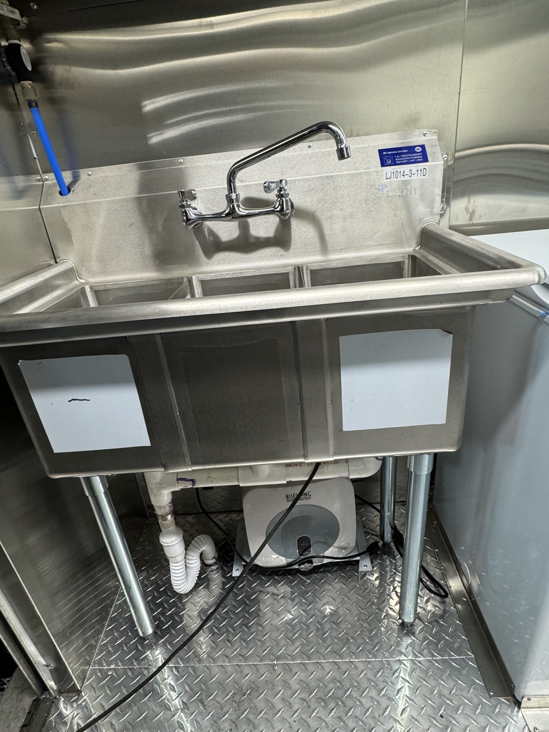 Three bay sink scaled