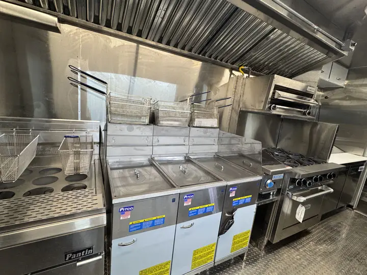 Brand new kitchen - Food Truck for sale