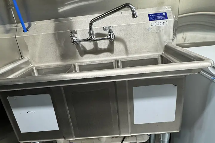 Three bay sink